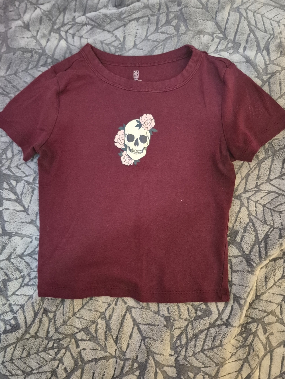 Womans Cropped Skull Floral Tee - Burgundy